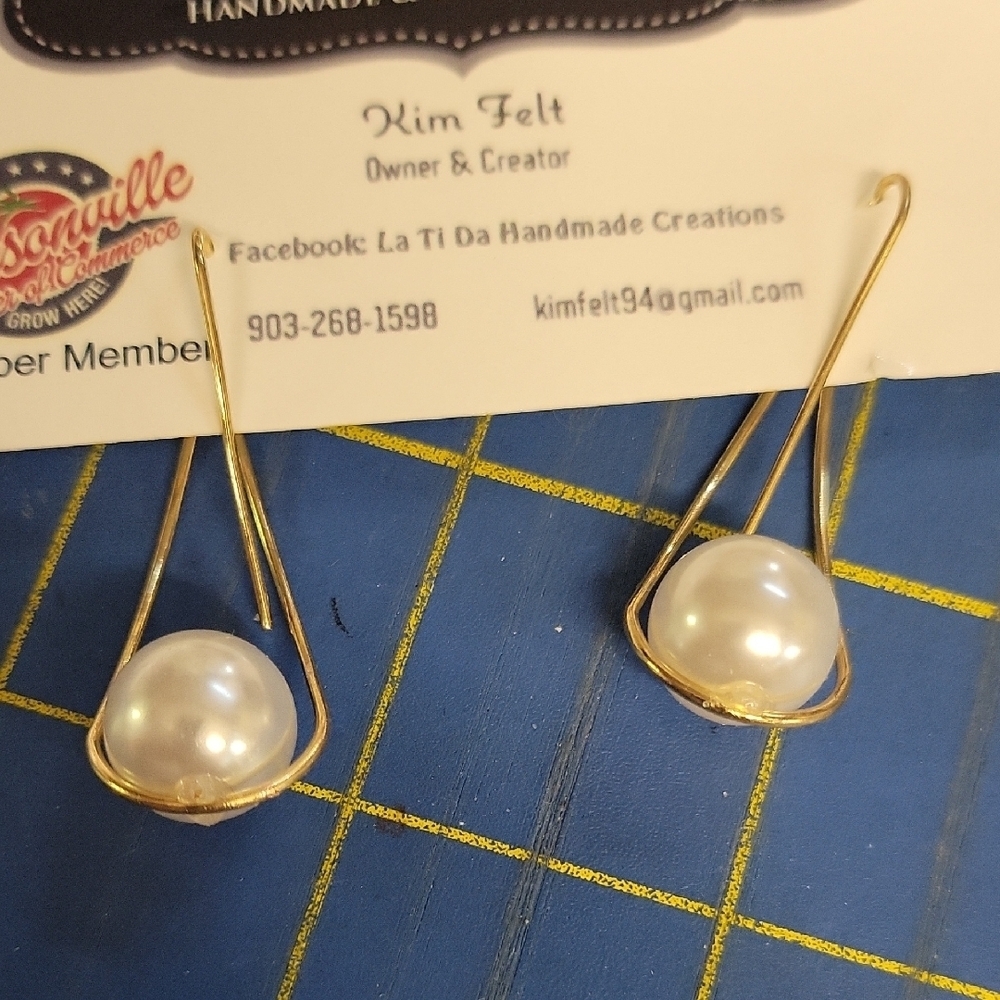 Pearl Faux Gold Tone 1.5" Earrings
